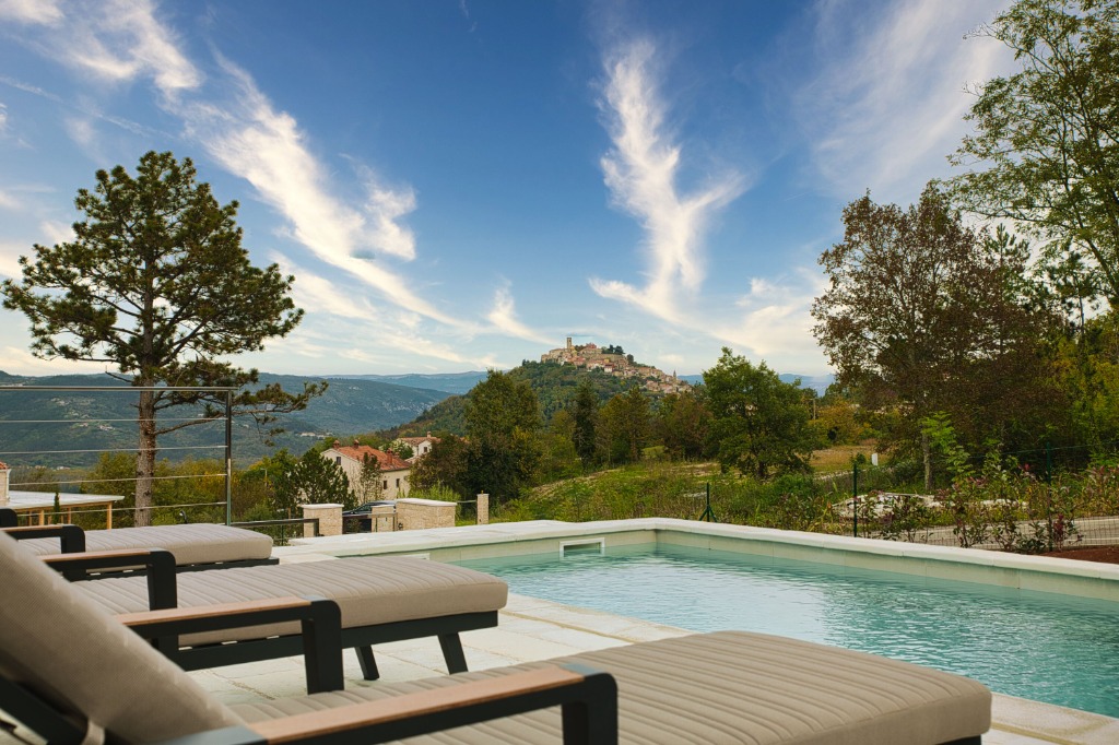 Luxury villas overlooking the Istrian countryside near Motovun